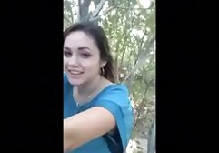 Cô sex show nhật hồng quần chạm vào bộ ngực lớn trong nhà bếp
