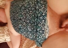 Cô gái phim x nhat này mặc ngu si đần độn, trẻ kính mát trong văn phòng.