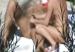 Ông lấy một bia và vịt với một mặt web sex nhật nạ vào mặt của ông