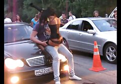 Các cô gái, sau một chuyến phim xes nhật ban đi tới Nhật bản, mang lại rất nhiều đồ chơi và quyết định dùng nó ở nhà.